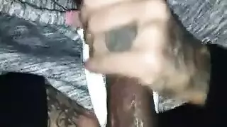 تتعرض للتدوير على اللعاب ثم تمتلئ بقضيب صلب