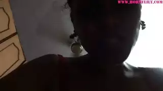 مراهقة مثارة تمتلئ فتحتها الضيقة بقضيب