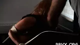 شقراء تُمارس الجنس بقوة في شباك صيد إباحية xxx