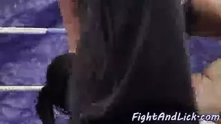 مصارعة في الحلبة مع امي سكسي