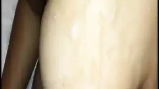 بنك أمه في الحمام سكس مترجم