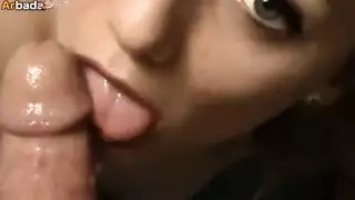 شرموطة تمص زوبر و تفشخه مص و لعب ببوقها