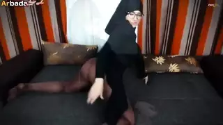 حب ذاتي لمحجبة: فرك فرج حتى النشوة