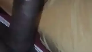 باحثة مفعمة بالأنوثة تأخذ القضيب الصلب لعميد الكلية في دبرها الضيق