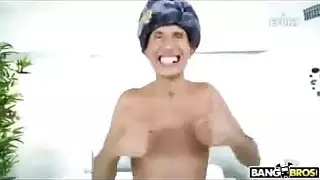 ربة منزل شهوانية تمارس الجنس بذكرين