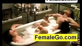 الاخت تغري ابنها وتنام معه غرفة واحدة و الاب موجود في البيت مترجم