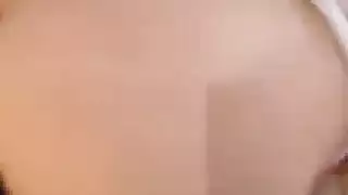 الأخ يدك طيز أخته في مشهد خلفي صريح