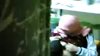 عاهرة آسيوية صغيرة تخدم عميلًا سمينًا جماع صريح