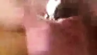 عاهرة عربية ناضجة تشبع كسها وهي مثارة