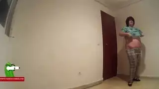 ينيك اخته من الطيز بالغصب