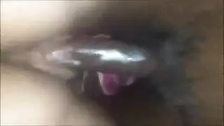 رجل سادي يلعق مهبل زوجته بشهوة