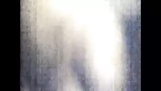 ولد ينام مع امه في السرير ثم يهيج عليها