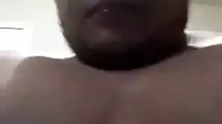وراء الكواليس شاب سمين ضيق