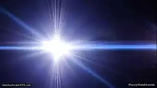 مؤخرة الأم العزباء الكبيرة تُضاجع من خلال سروالها الداخلي المبلل