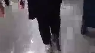ثنيها في الشارع