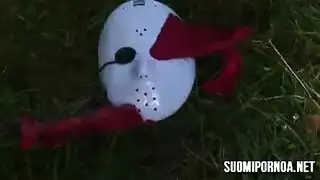 مي الحريري تئن بينما تُنك بقوة