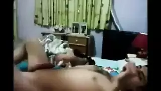 وسيم عربي يضاجع فرنسية في مهبلها الضيق