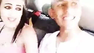 يلعب في بزاز اخته