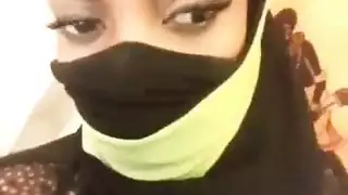  استمناء محجبة إكس إكس إكس: عرض لأثداء كبيرة وجسم منحن