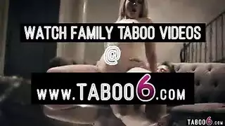 يعاقب بنته بضرب على فخذها وبعدها ينيك