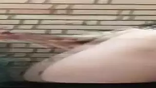 قضيب صلب ضخم يمارس الجنس مع براءة شقراء ترتدي النظارات