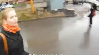امرأة كبيرة مع صديق ابنها