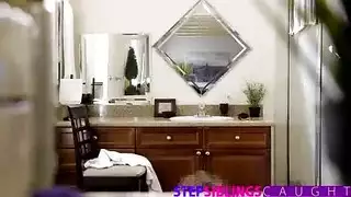الشميل ينيك امرة كبيرة ويقذف في كسها