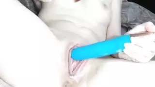 يطلب من زوجته ان تجلب رجل معا الى المنزل
