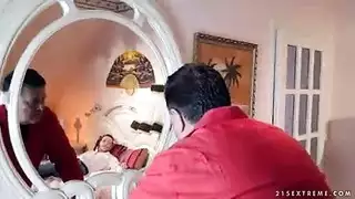 ركوب العاهرة العنيف يجعله يتوق للمزيد