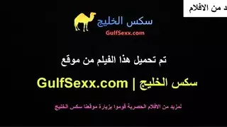 راقصة مصرية مثيرة تخلع ملابسها وتظهر مؤخرتها وثدييها العملاقين