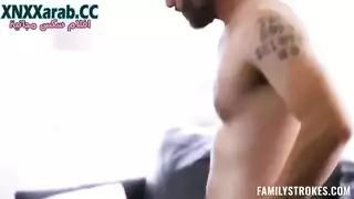 شقراء تتسلل وتصور مشهد غرفة نوم صريح لستيف داد