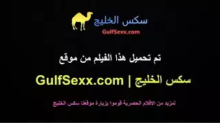 تركيز مكثف: مهبلها المبلول يقطر أثناء العمل