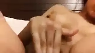 سكس بنت تمارس العادة السرية لمن تقزف لبن