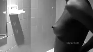 امي المثيرة وهي تلعب بكسها