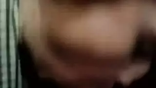 فلاح تمص زب حبيبه في العربيه