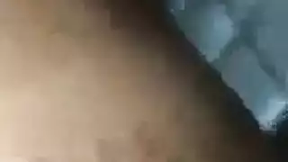 ربة منزل يائسة تئن بصوت عالٍ من اختراق شرجي ومهوي مكثف