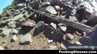 كان علي التبول في المركز التجاري