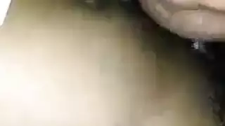 شخص ينيك طفلة صغيرة