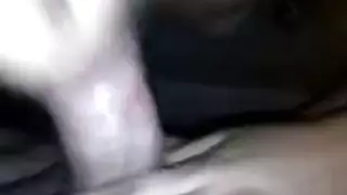 فتاة تلعب بكسا
