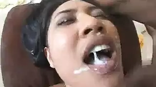 سكرانة وتمارس العادة السرية