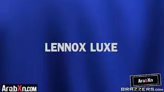 عاهرة المستشفى ذات الصدر الكبير تنيك صدرها بقوة وعمق