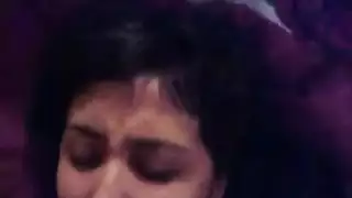 جماع جماعي بدسار مزدوج: زوجة آسيوية تبلع السائل بعد الاختراق