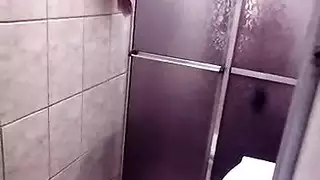 لعب جوزي في زمبور ويلحسه