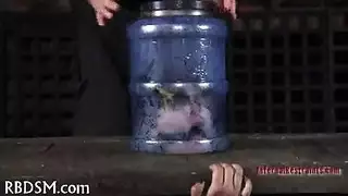 سكس مع وحش: يقذف ممتلئاً في فتحتها المتسعة