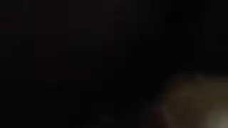 ضرب بالأصابع في ثقوب ضيقة غارقة بإثارة