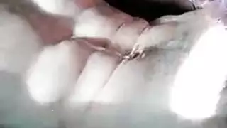 فتاة صغيرة تحصل على عرض خاص لقضيب منتصب صلب لرجل ضخم