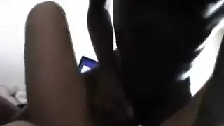 شباب يصطفون لأدوارهم عليها