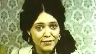 ولد مع امه