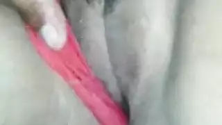 الإباحية مع الحيوانات: رجل يمارس الجنس مع حيوان بقوة