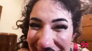 صديقتي حبستني في الغرفة وغتصبتني